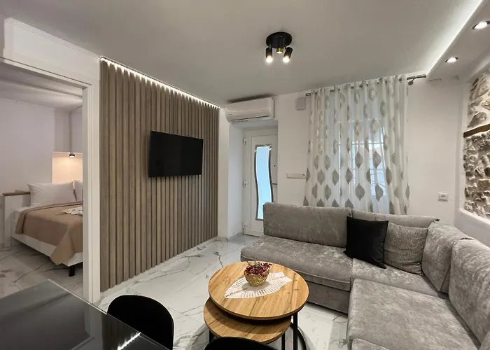 Lejlighed Aem House *